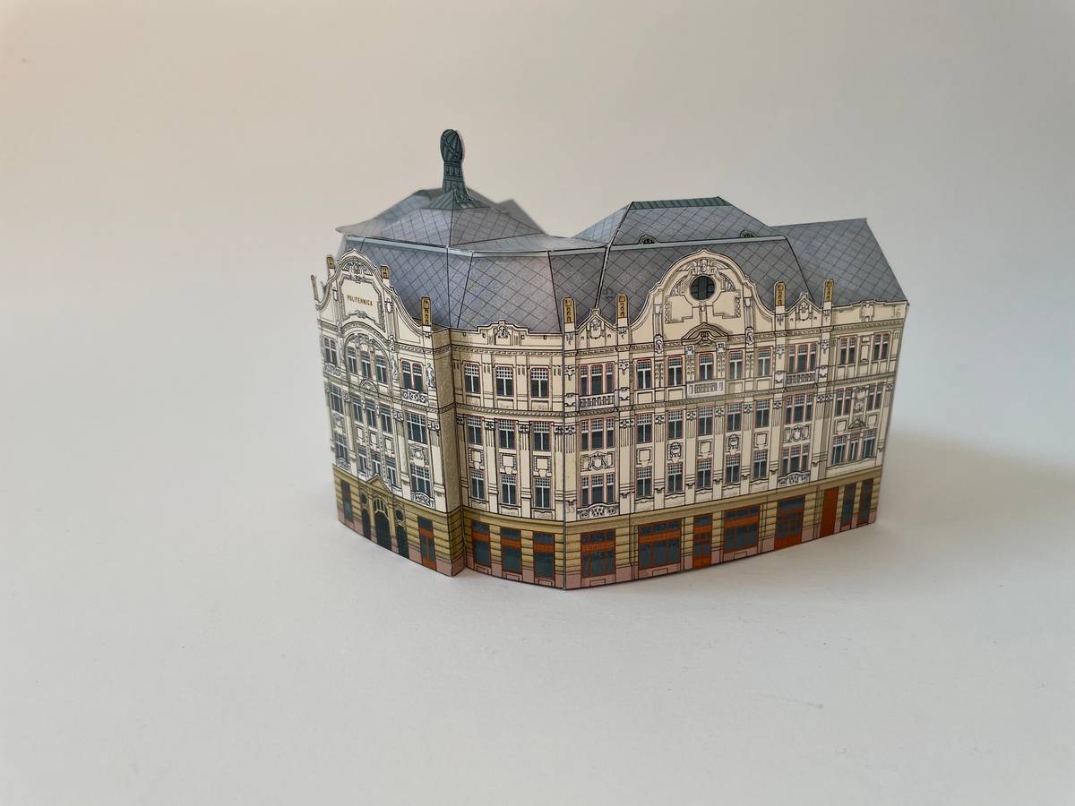 Palatul_Lloyd_-_fatada_Bv._Republicii