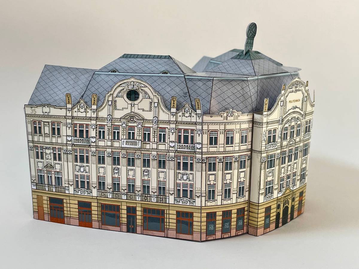 Palatul_Lloyd_-_fatada_Piata_Victoriei_1