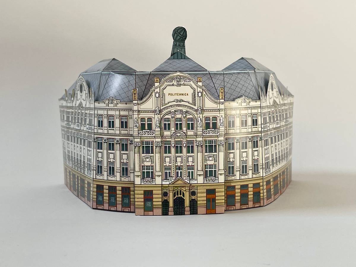 Palatul_Lloyd_-_fatada_intrare_2